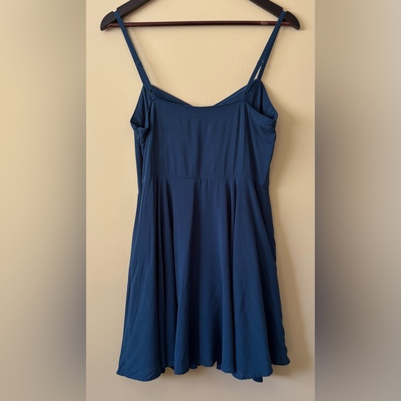 Aritzia| Talula Lipinski Teal Soft V Neck Fit Flare Mini Skater Swing Dress Sz 8 - Picture 4 of 7